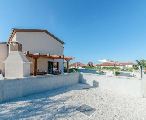 Holiday villa with swimming pool in Privlaka area near Zadar mere 90 meters from the sea - pic 5
