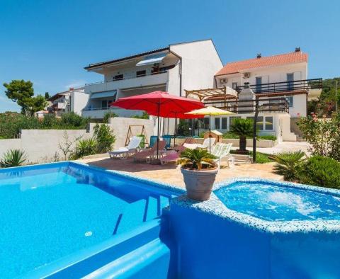 Villa in erster Meereslinie in Čiovo, Trogir - foto 2