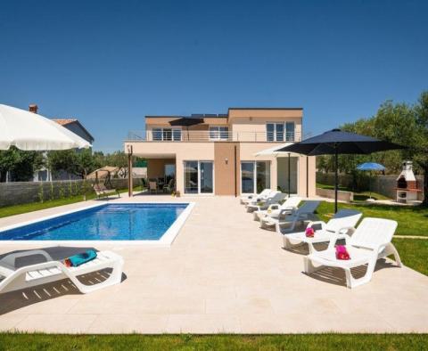 Impressive villa with swimming pool in Vodnjan area - pic 2