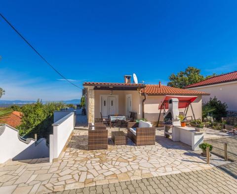 Maison individuelle avec vue sur la mer sur l'île de Krk 