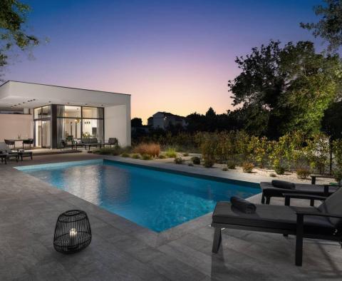 Modern villa with swimming pool located in a wonderful location 