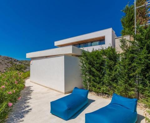 Fantastische Villa am Meer in moderner Architektur an der Karlobag Riviera mit Innen- und Außenpools! - foto 73