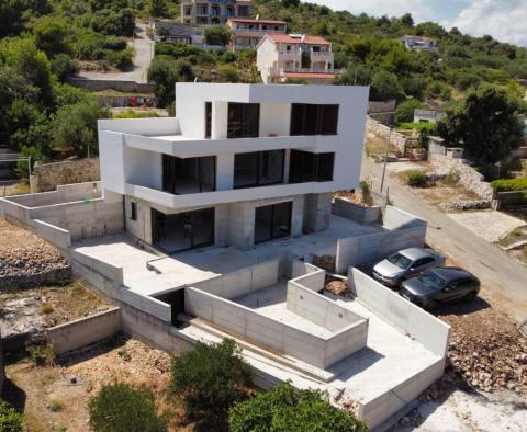 Villa neuve de luxe à Rogoznica à vendre, à 100m de la mer 