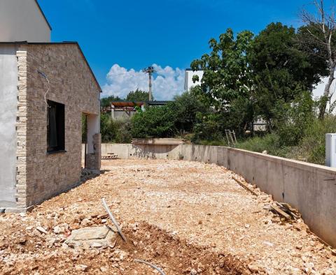Luksusowa willa z basenem na wyspie Krk wkrótce zostanie ukończona - pic 19