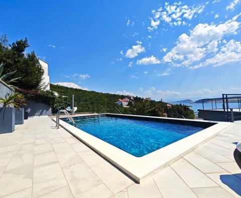 Exclusive villa with panoramic sea view in Jardanovo, mere 50 meters from the sea - pic 3