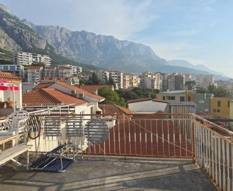 House with 3 apartments and roof terrace in the heart of Makarska - pic 2