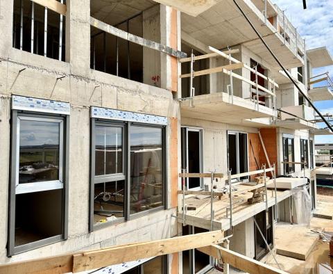 Complexe d'appartements neufs dans le quartier d'Umag, à 700m de la mer 