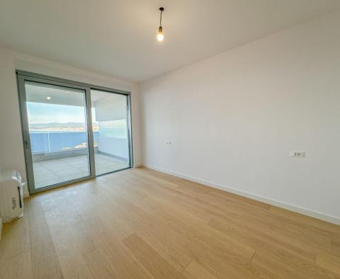 Apartments in a new building with a sea view, shared pool, garage in Opatija - pic 11