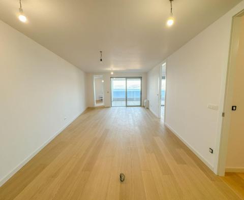 Apartments in a new building with a sea view, shared pool, garage in Opatija - pic 17