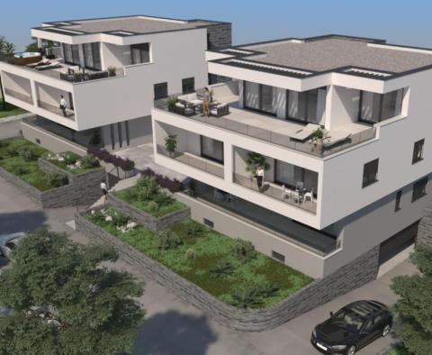 Prostorný nový byt se zahradou v Kašteli 