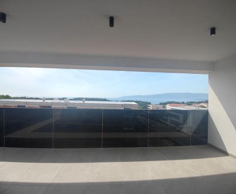 Kétszintes luxus penthouse tetőterasszal és medencével - pic 16
