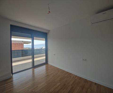 Kétszintes luxus penthouse tetőterasszal és medencével - pic 20