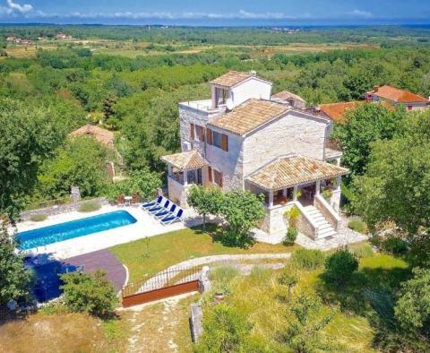 Maison autochtone d'Istrie avec piscine et vue mer 