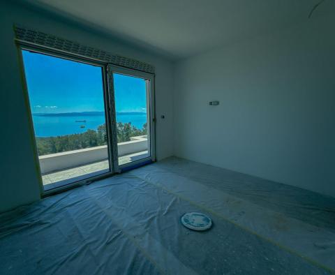 Exklusive Maisonette-Villa mit Pool und Garage und Panoramablick auf das Meer in Kostrena - foto 10