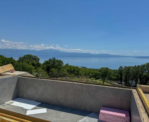 Exklusive Maisonette-Villa mit Pool und Garage und Panoramablick auf das Meer in Kostrena - foto 20