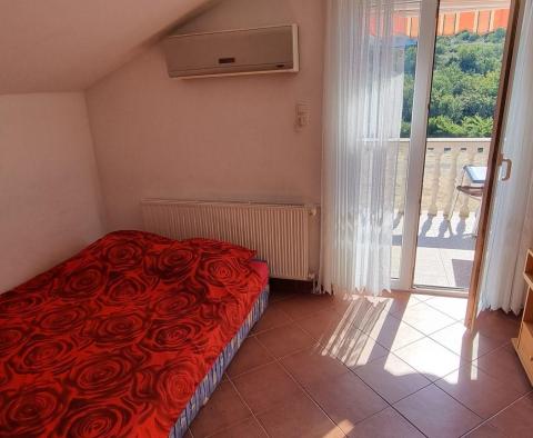 Apartmány a obchodní prostory na klidném místě v blízkosti moře v Novi Vinodolski - pic 11