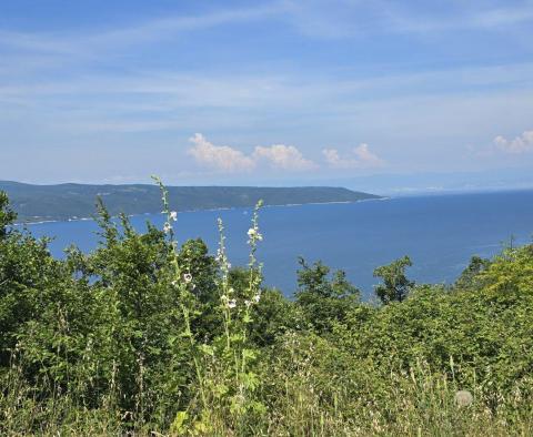 Baugrundstück mit wunderschönem Meerblick, ideal für den Bau von zwei Villen in der Gegend von Rabac - foto 8