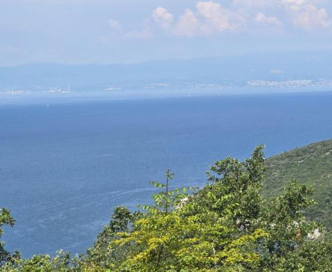 Baugrundstück mit wunderschönem Meerblick, ideal für den Bau von zwei Villen in der Gegend von Rabac - foto 9