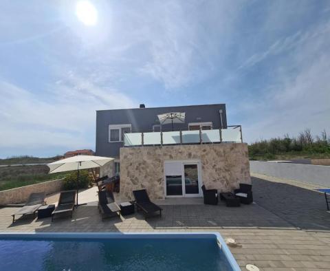 Villa moderne avec piscine à Privlaka, à 350 mètres de la mer - pic 4