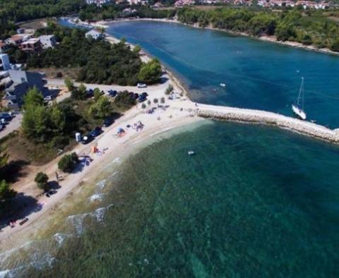 Propriété touristique de 4 appartements à seulement 70m de la mer dans le quartier de Zaton, Zadar 