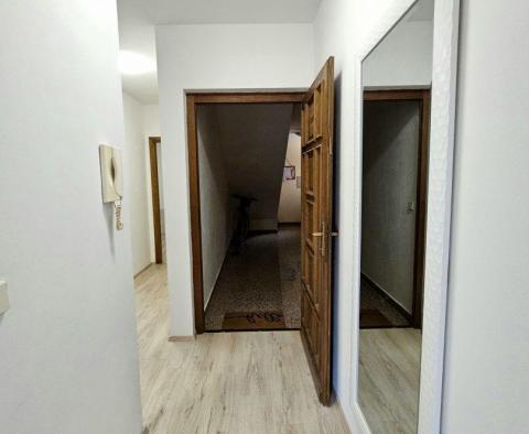 Dvoupokojový apartmán v přízemí v klidné lokalitě v Stinjan - pic 11