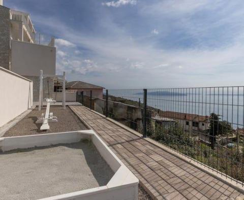 Appartement au rez-de-chaussée avec 3 chambres, vue panoramique sur la mer et piscine - pic 8