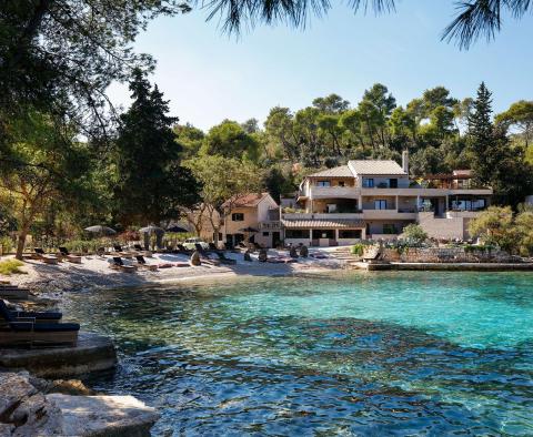 Fantastický hotel první linie na prodej na ostrově Hvar - pic 34