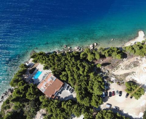 Magnifique villa neuve en 1ère ligne sur la riviera d'Omis dans le quartier de Stanici 