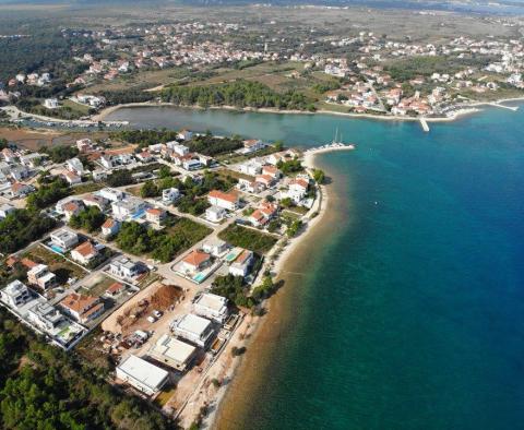 Fantastique terrain dans la région de Zadar en bord de mer avec projet pour trois bâtiments ! - pic 4