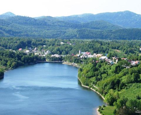 Grand terrain urbain dans la région de Fužine, 1,2 hectare de terrain 