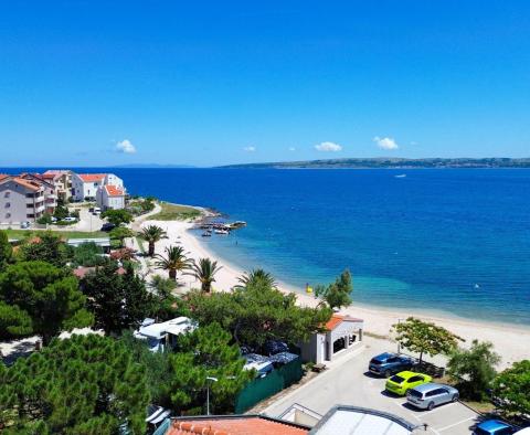 A strandtól 50 méterre, Pagon minőségi ház két lakással eladó - pic 4