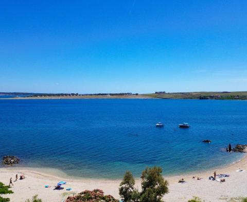 A strandtól 50 méterre, Pagon minőségi ház két lakással eladó - pic 2