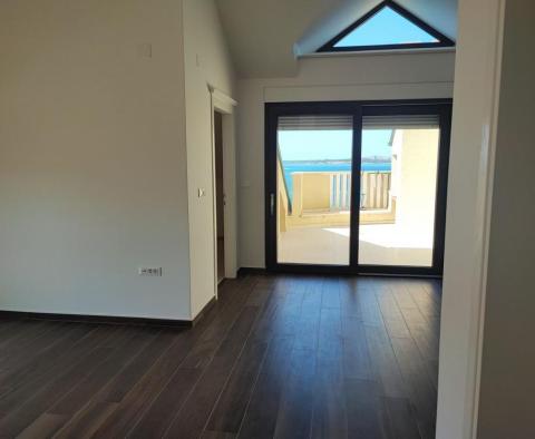 Apartment with 3 bedrooms in a new building on the first row to the sea - pic 5