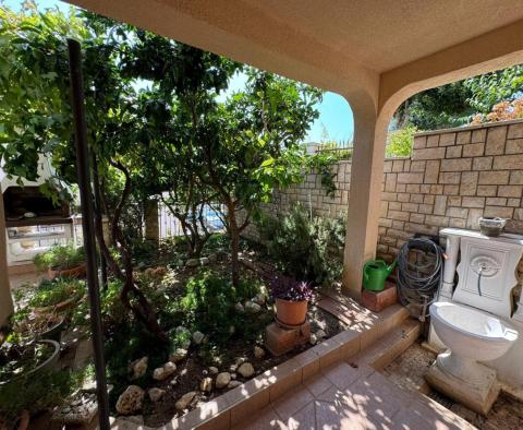 Maison individuelle avec appartements dans un emplacement privilégié sur l'île de Rab, à vendre - pic 6