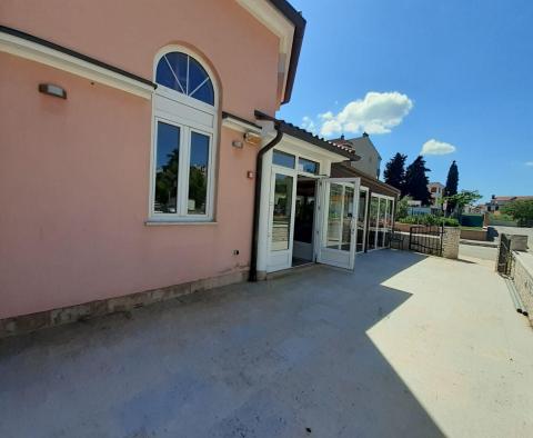 Plně vybavená restaurace v atraktivní lokalitě Fažana, 350m od moře, na prodej 