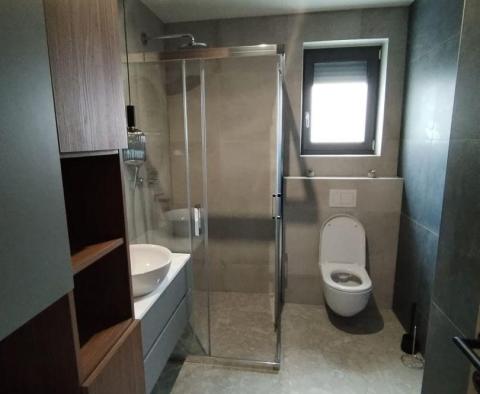 Luksusowy apartament na parterze z podgrzewanym basenem w Porec, na sprzedaż - pic 5