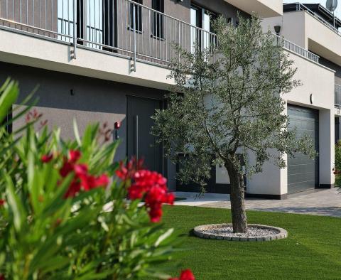 Moderne neue Villa mit Meerblick in geschlossener Wohnanlage Banjole, 50 m vom Meer entfernt, zu verkaufen - foto 15