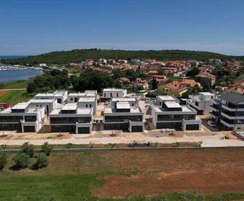 Villa neuve moderne avec vue sur la mer dans une copropriété fermée de Banjole, à 50 m de la mer, à vendre - pic 49