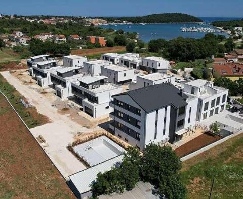 Moderne neue Villa mit Meerblick in geschlossener Wohnanlage Banjole, 50 m vom Meer entfernt, zu verkaufen - foto 2