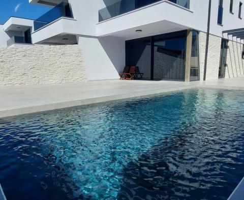 Modern semi-detached house with swimming pool in Pula outskirts, for sale 