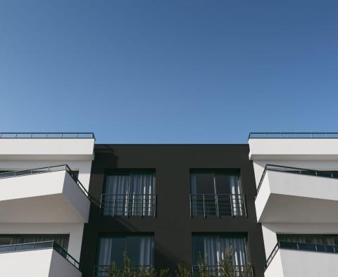 Appartement de luxe avec piscine, première rangée de la mer, sur l'île de Krk, à vendre - pic 10