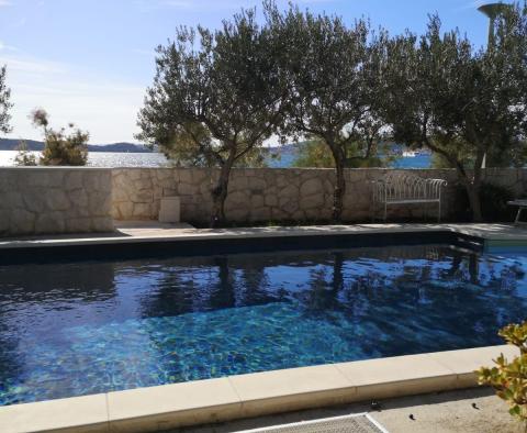 Superbe villa en 1ère ligne à Seget Donji, Trogir, à vendre - pic 13