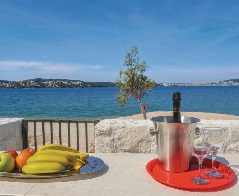 Superbe villa en 1ère ligne à Seget Donji, Trogir, à vendre - pic 11