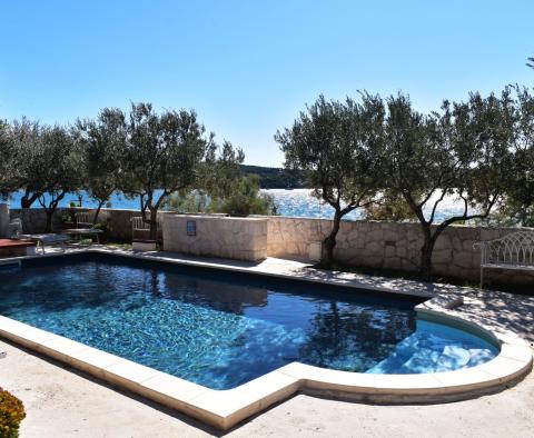 Superbe villa en 1ère ligne à Seget Donji, Trogir, à vendre - pic 6