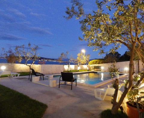 Superbe villa en 1ère ligne à Seget Donji, Trogir, à vendre - pic 44