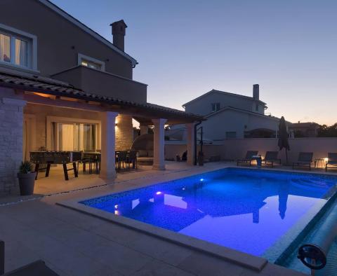 Nice villa with a swimming pool on the very edge of Liznjan, for sale - pic 43