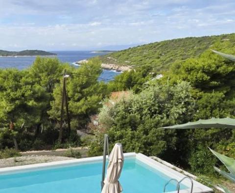 Villa with pool on Vis island, in Brgujac, for sale 