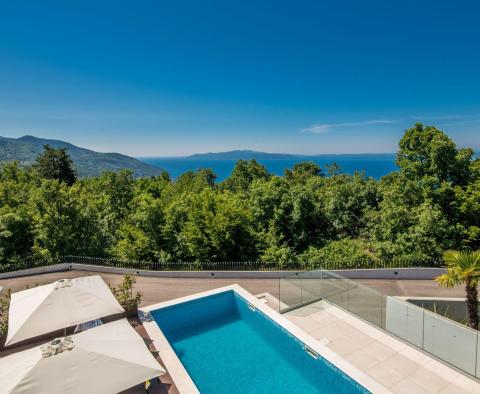 Villa nouvellement construite à Opatija avec une vue fantastique sur la mer, à vendre - pic 3