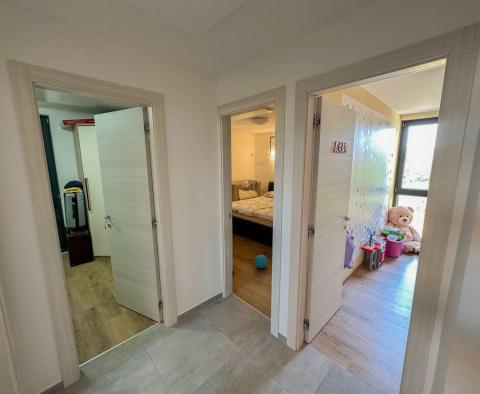 Modern möblierte Wohnung nahe dem Meer in ruhiger Lage in Novigrad, zu verkaufen - foto 17