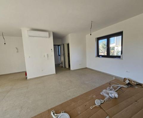 Appartement neuf au rez-de-chaussée avec 3 chambres à Porec, à vendre  - pic 11